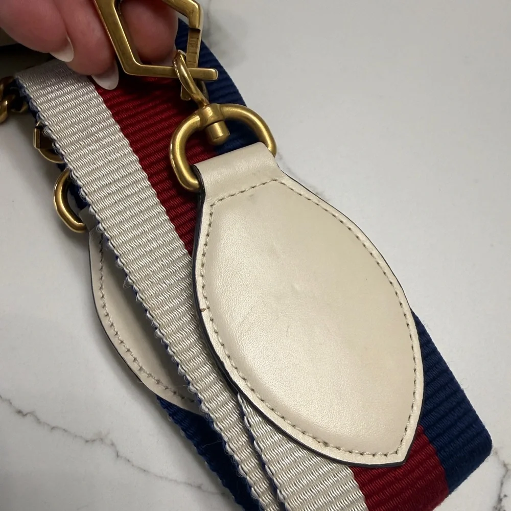 Gucci Queen Bee Shoulder Bag with Gold Chain and Bee Embellishment with COA - Picture 8 of 10